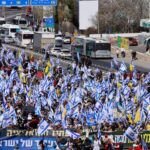 Israelenses vão às ruas em Jerusalém para protesta…