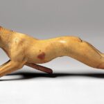 Escultura de cachorro mostra como os antigos egípcios adoravam seus pets