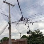 Em rua com fios enrolados, Jardim Nashiville enfrenta quedas de energia