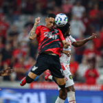 Luiz Fernando brilha com hat-trick e Athletico-PR avança na Copa do Brasil