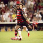 Flamengo vence Fluminense e avança no Campeonato Carioca