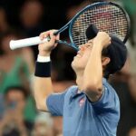 Quem é Kei Nishikori, rival de João Fonseca na semifinal de Phoenix